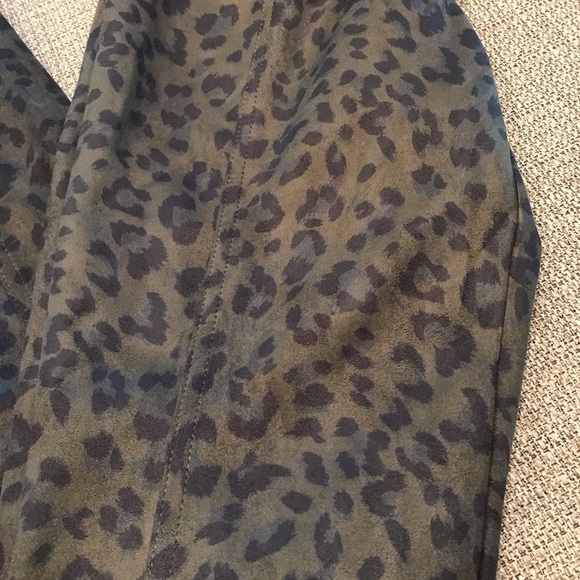 Wonderly Olive Leopard Pull On Faux Suede Ponte Pants - Picture 7 of 12